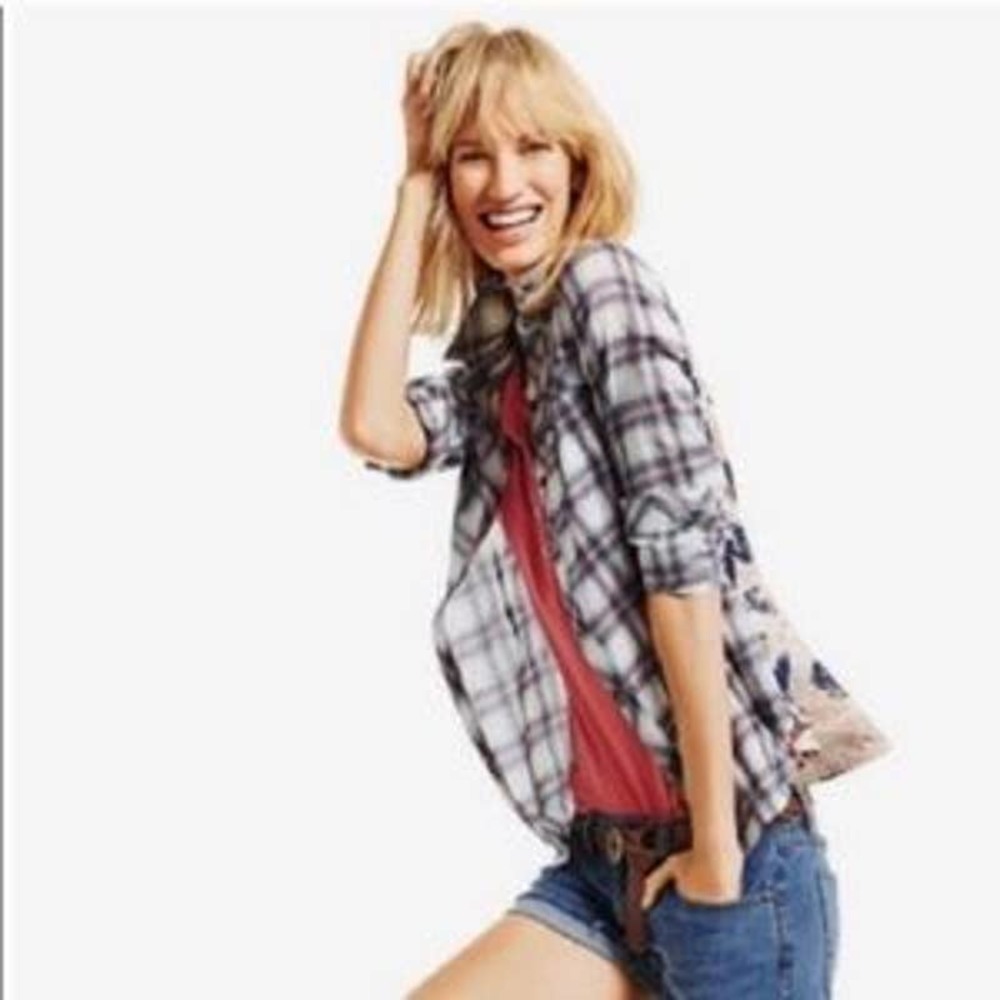 Cabi Shirt Size S Button Down Collared Festival Mixed Media Print Plaid Top Gray - Picture 2 of 8